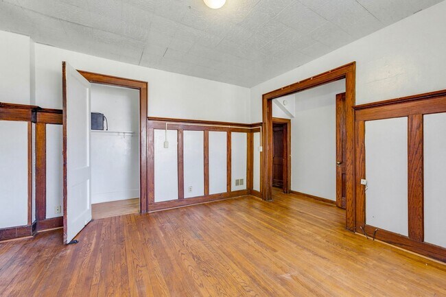 Building Photo - 6335 7th Ave