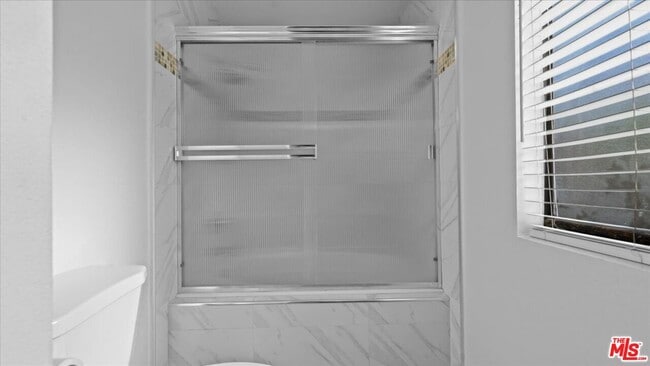 Building Photo - 409 Beverly Dr