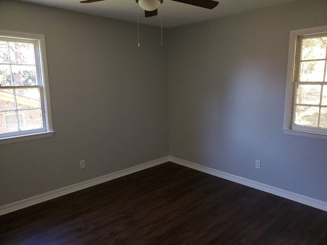 Building Photo - 819 Ridge Rd