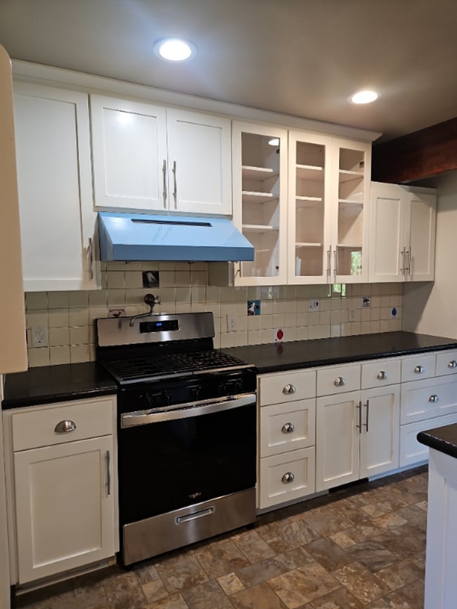 Building Photo - Spacious Two Story, 4 Bedroom, 4 Bathroom ...
