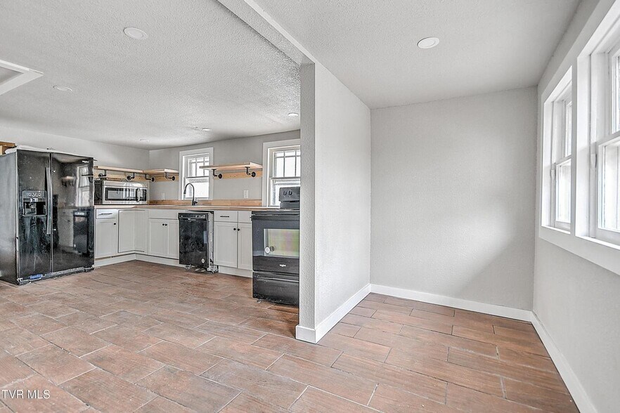 Building Photo - 1570 Granby Rd