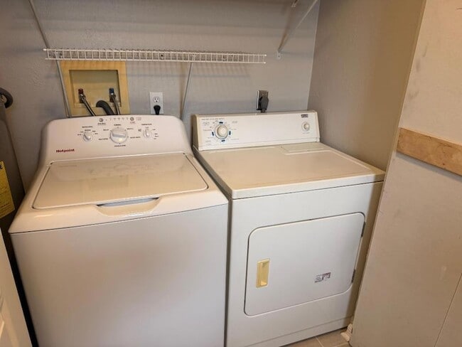 Building Photo - 125 SE Millwood Terrace