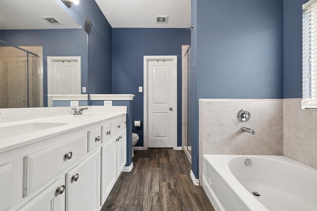Building Photo - 3021 Wedgewood Bay Ct