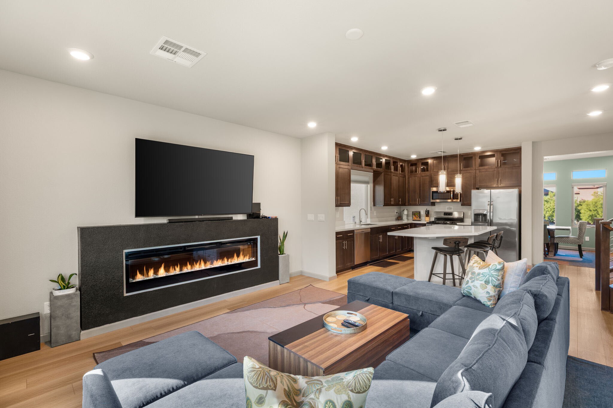 Building Photo - 8044 Carpenter Creek Ave