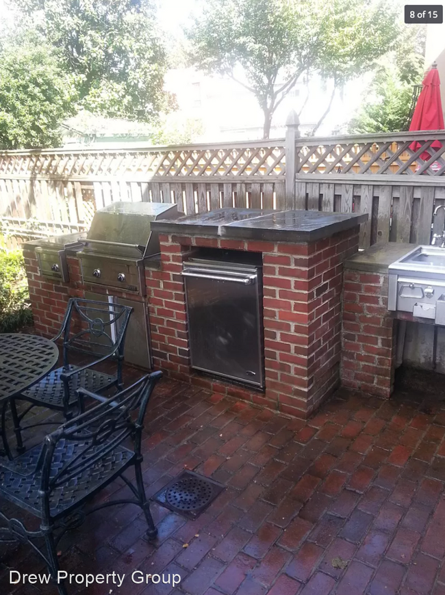 Building Photo - 4 br, 3.5 bath House - 3417 Dent Place NW