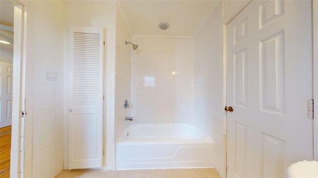 Building Photo - 317 Moody St