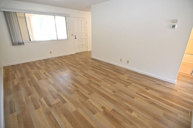 Building Photo - 639 Bolton Ct