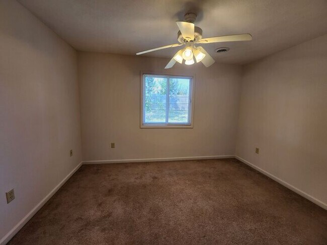 Building Photo - Scary Good Deal