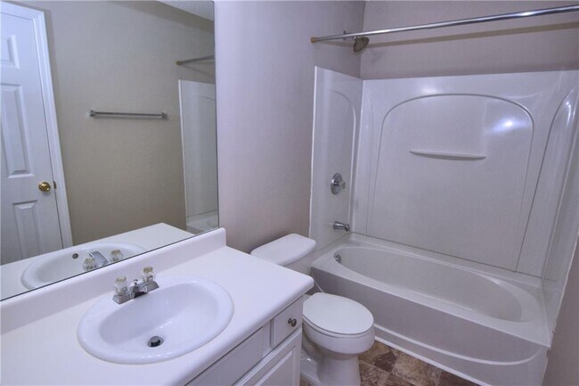 Building Photo - 3833 Pleasant Oaks Dr