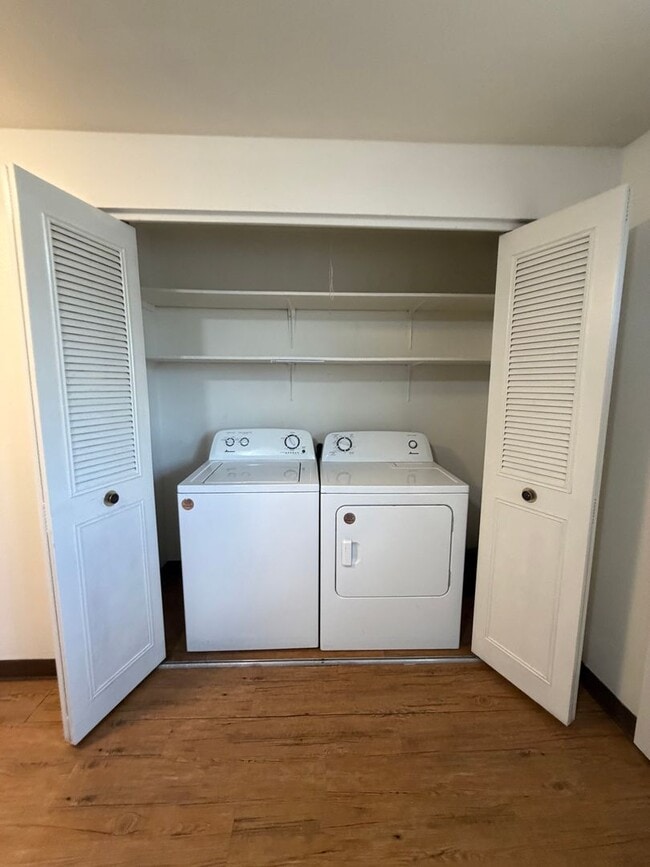 Building Photo - 2-bedroom Apartment