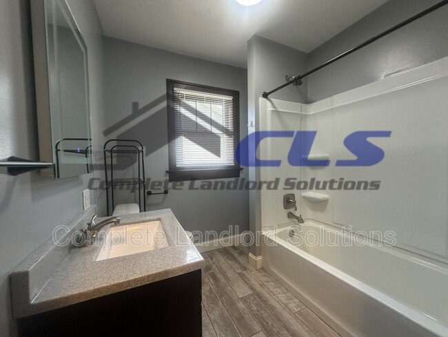 Building Photo - 2409 S 9th St