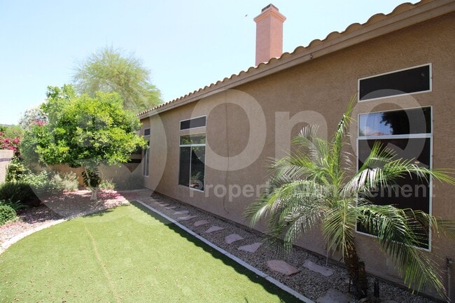 Building Photo - 5997 W Aurora Dr