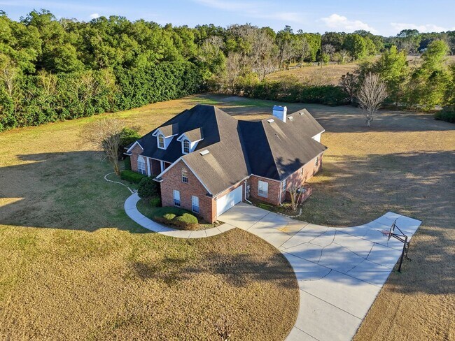 Building Photo - Ivy Park Brick Home 4 bedroom 3 1/2 baths