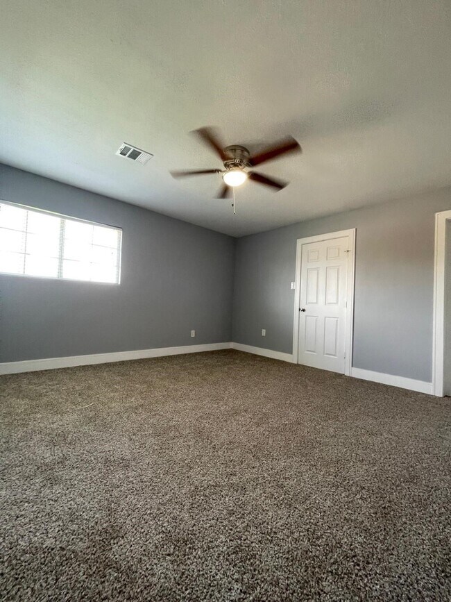 Building Photo - 711 Chaseway Dr