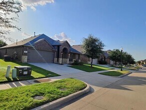 Building Photo - 516 Rustic Oak Ln