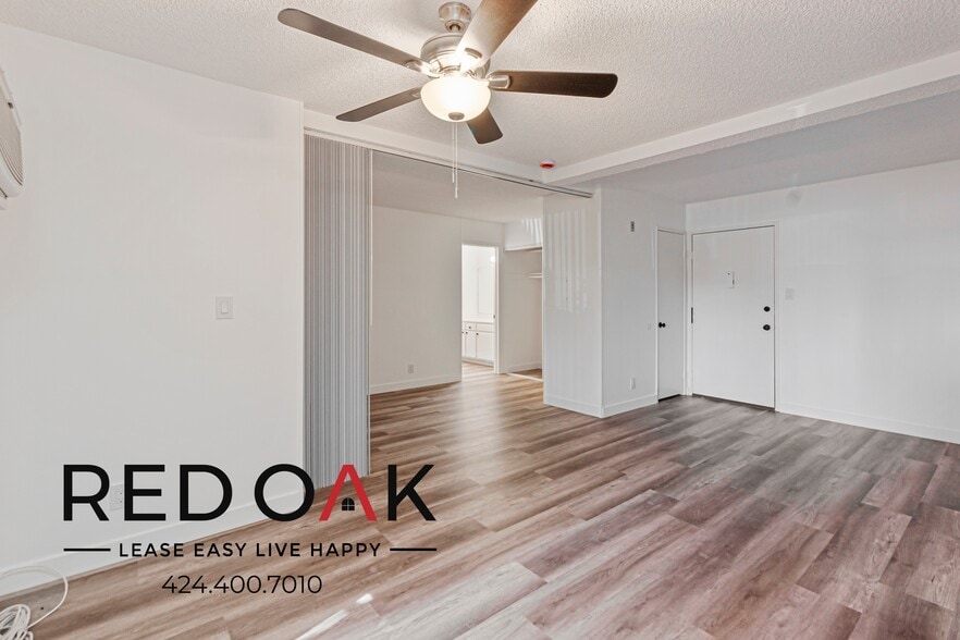 Building Photo - 8614 Woodley Ave