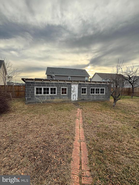 Building Photo - 11 Strawberry Ln