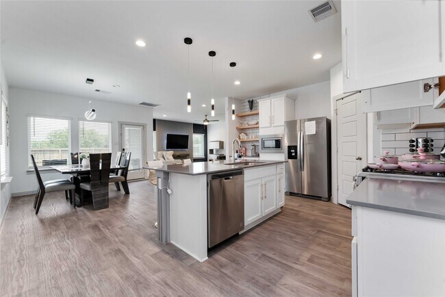 Building Photo - 12812 Barnsbury Ln