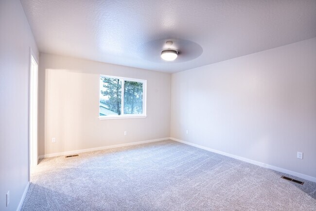 Building Photo - 8154 W Boekel Rd