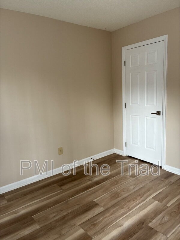 Building Photo - 10 Creekstone Ct