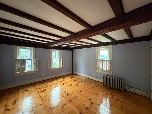 Building Photo - 5 Blossom St