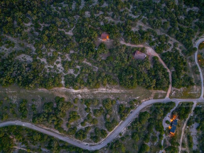 Building Photo - 401 Madrone Canyon Dr