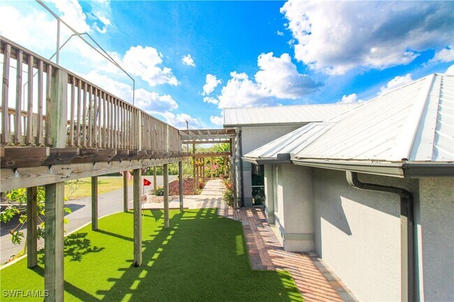 Building Photo - 3935 70th Ave NE