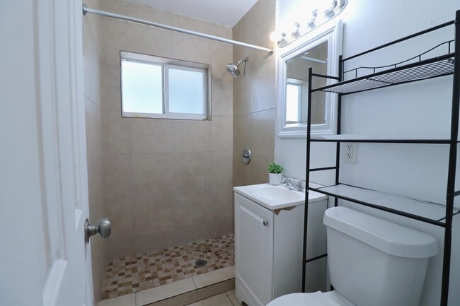 Building Photo - 1960 SW 41st Ave