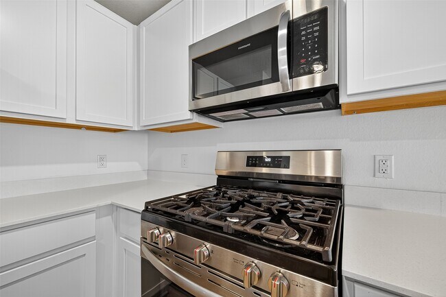 Building Photo - 27130 Breakaway Ln