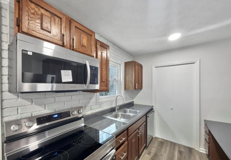 Building Photo - 717 Cleveland Ave