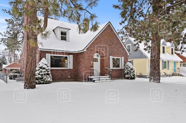 Building Photo - 414 W 29th Ave