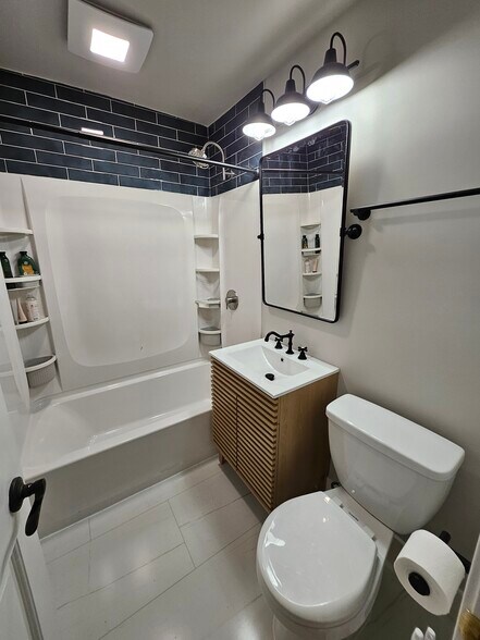 Building Photo - 2622 N Stowell Ave