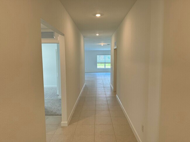 Building Photo - 10445 NW Suncrest Lp