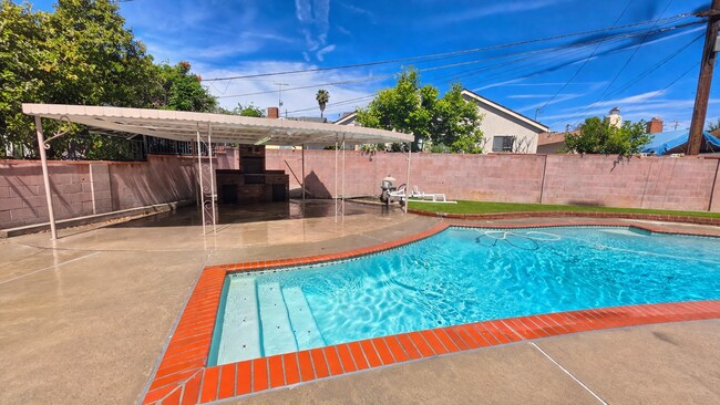 Building Photo - Beautiful 4 bed 3 bathroom
