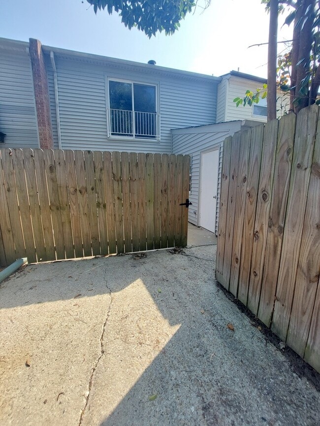 Building Photo - 804 Biltmore Dr