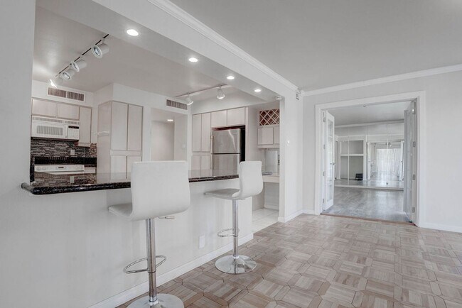 Building Photo - 3111 Bel Air Dr
