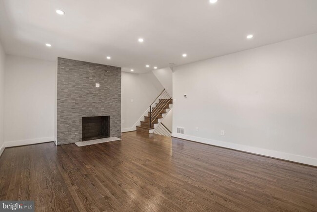 Building Photo - 1110 Wimbledon Dr
