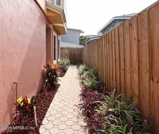 Building Photo - 1111 1st St N