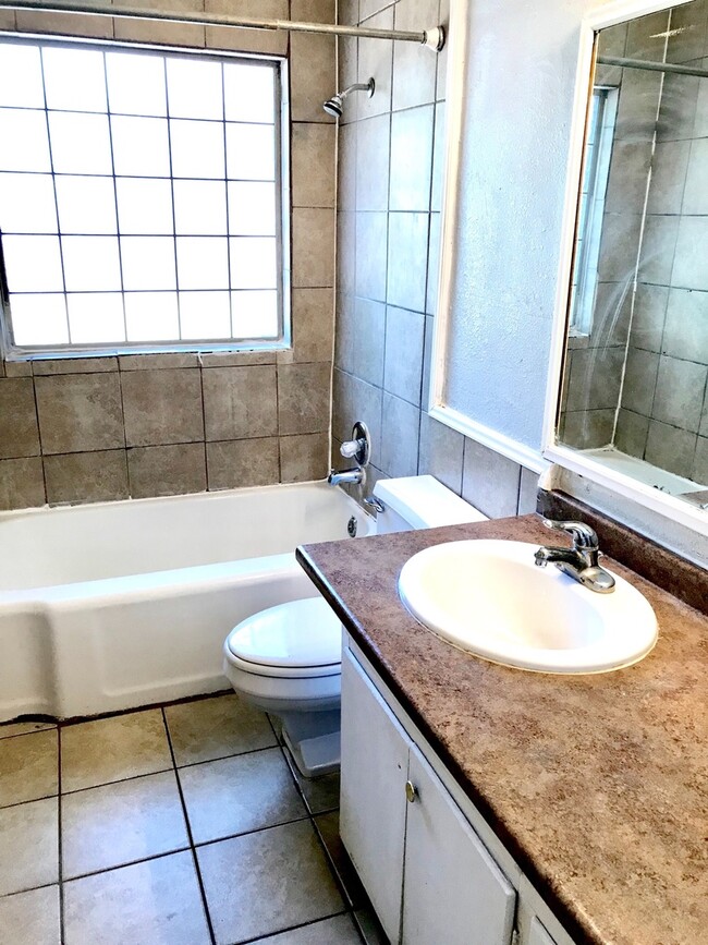 Building Photo - Pre-Leasing  - 2 bed 1 bath