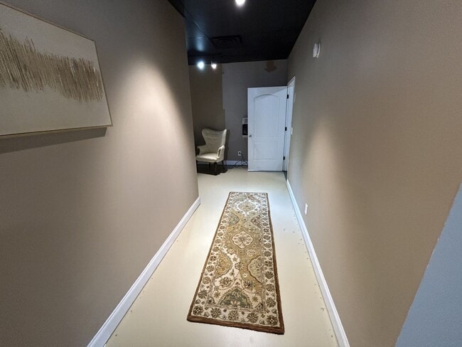 Building Photo - studio apartment