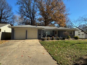 Building Photo - Spacious 3 Bedroom Home Available Early January!