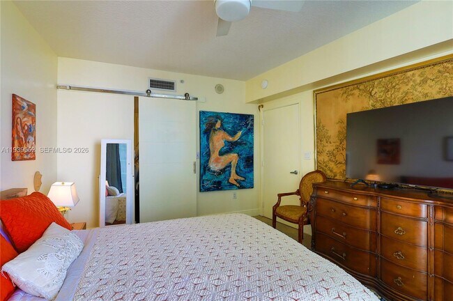 Building Photo - 1750 N Bayshore Dr