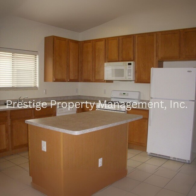 Building Photo - Beautiful Home with 3 Car Garage in Sonora...
