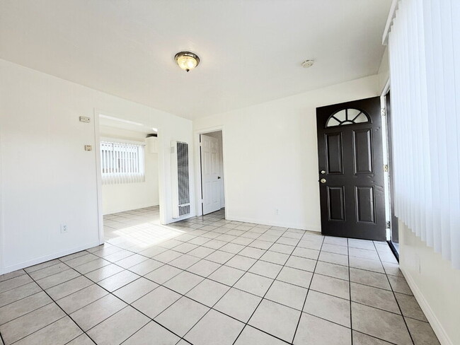 Building Photo - 14039 Orizaba Ave