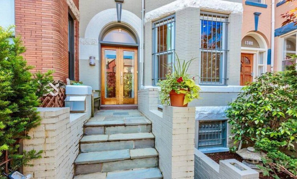 Building Photo - 1306 Fairmont St NW