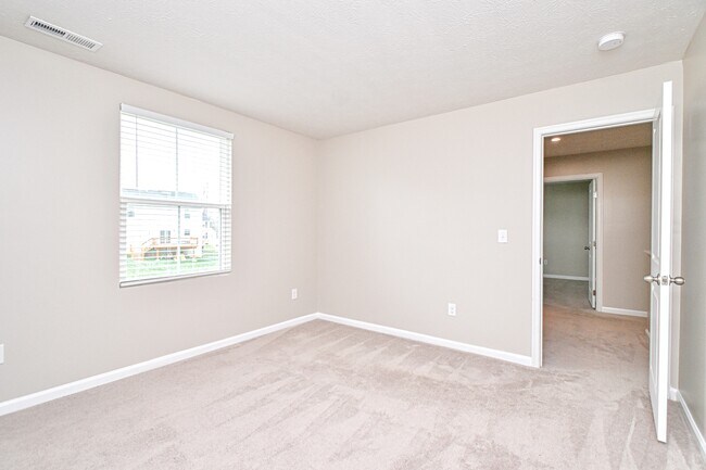 Building Photo - 5697 Julia Kate Dr