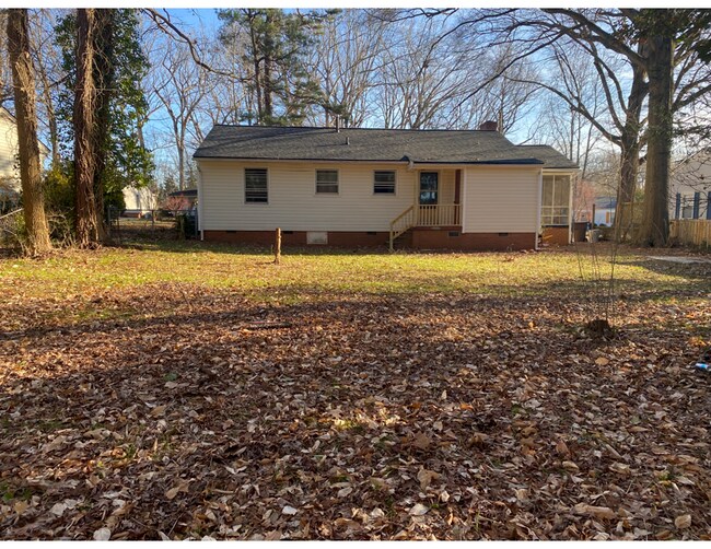 Building Photo - 3720 Manor Dr