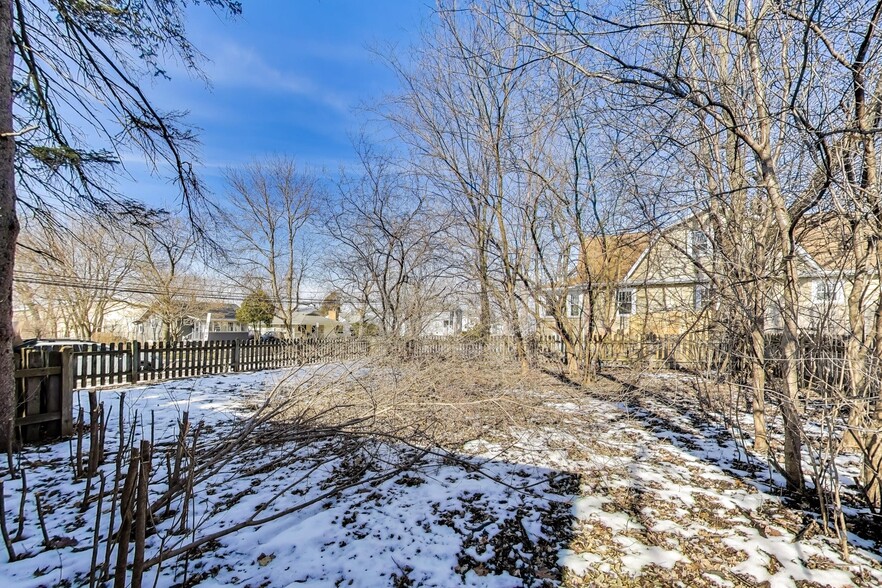 Building Photo - 440 W Main St