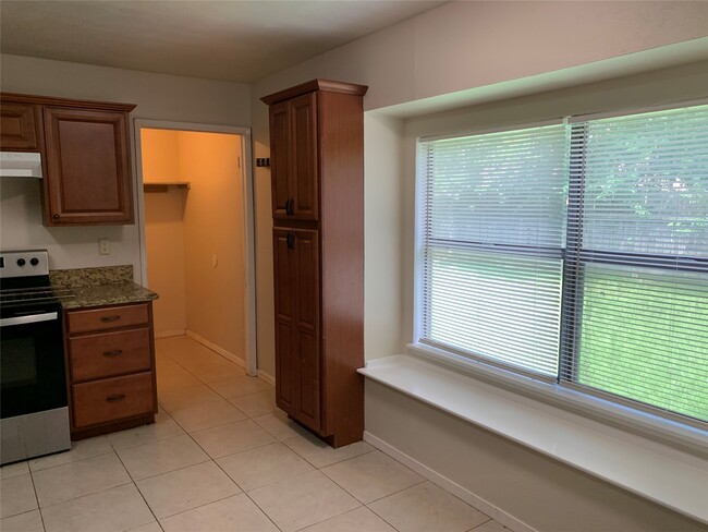 Building Photo - 6823 Blue Ridge Dr