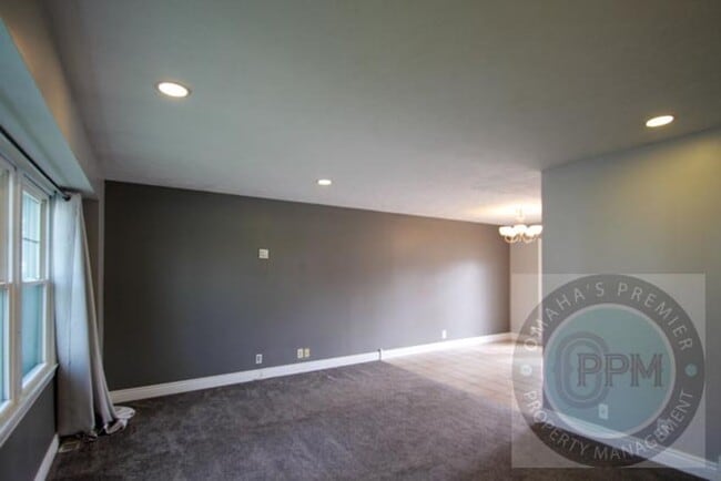 Building Photo - Discover this 3- Bd, 2.5-Ba Omaha, NE,